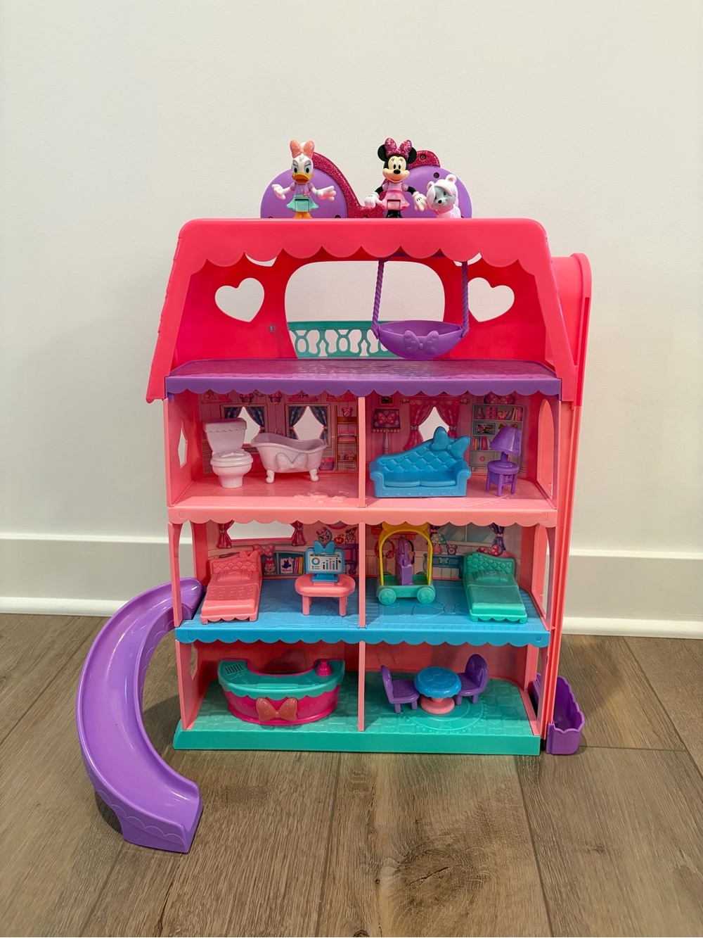 Minnie Bow-Tel Hotel